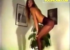 amateur with very long legs dancing - yoopicam